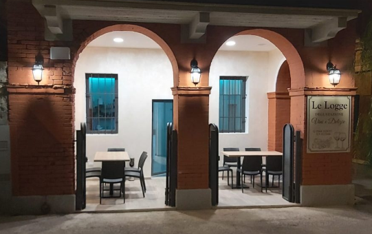 Vendesi attività commerciale Porto Ercole Enoteca - al centro del paese, enoteca Bar